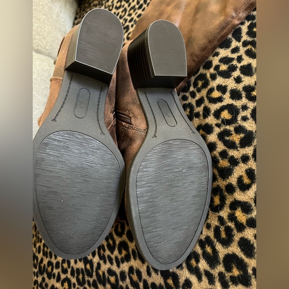 Yuu Brown Heeled Boots - Picture 2 of 2